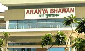 संविदा एवं प्रभारवाद के दंश से, भावी पीढ़ी को खतरा