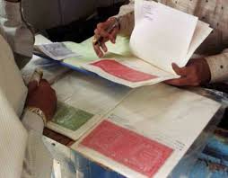 अधिक मूल्य में बेचा स्टाम्प ,चार विक्रेताओं का लायसेंस निरस्त