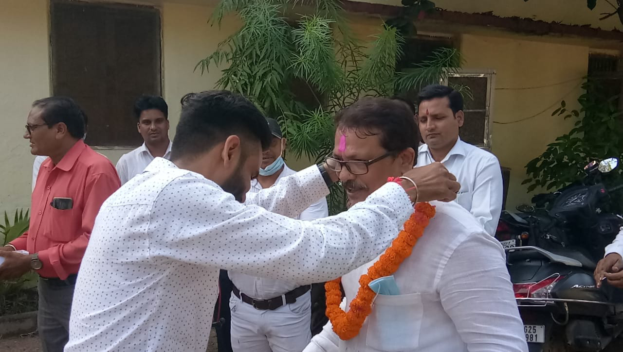 BEMETARA :  जिला अधिवक्ता संघ चुनाव, चौथी बार अध्यक्ष चुने गए प्रणीश चौबे