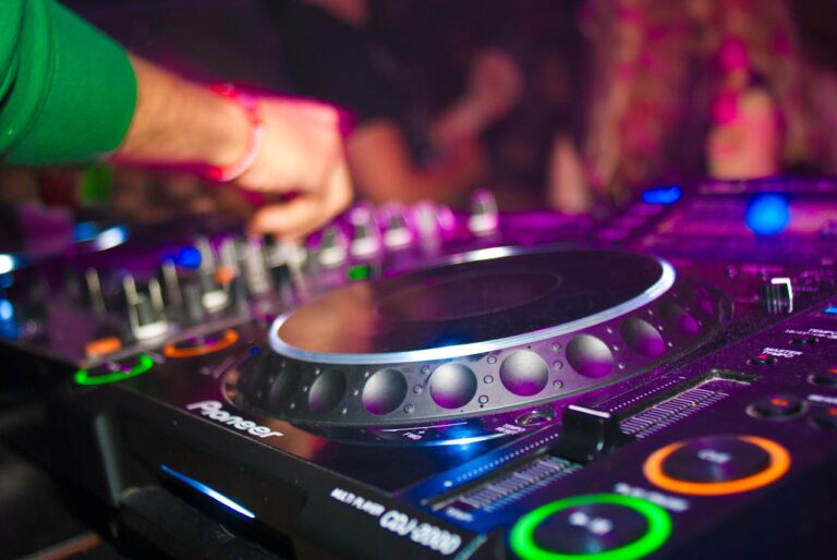 Festival Seizoen Begint! DJ’s Bereiden Zich Voor op Grote Shows