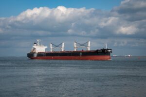 Mega Containerschip Arriveert in Rotterdamse Haven!