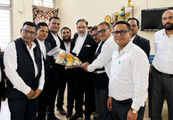 RAJNANDGAON में भाजपा विधि प्रकोष्ठ प्रदेश अध्यक्ष बृजेशनाथ पाण्डेय ने अधिवक्ता साथियों से की मुलाकात
