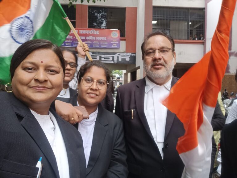 रायपुर में अधिवक्ताओं ने निकाली भव्य तिरंगा बाइक रैली, देशभक्ति के नारों से गूंजा शहर